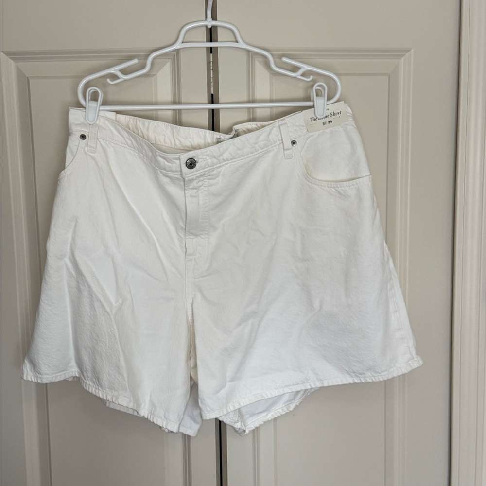 Abercrombie & Fitch High-Rise “The Loose Short” – White
